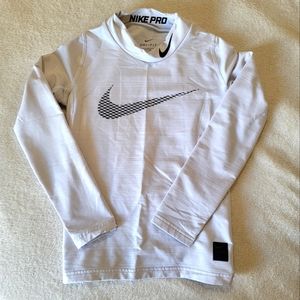 Nike Pro, Dri-Fit, Fitted Cold Weather Long-Sleeve Top. SIZE Medium.